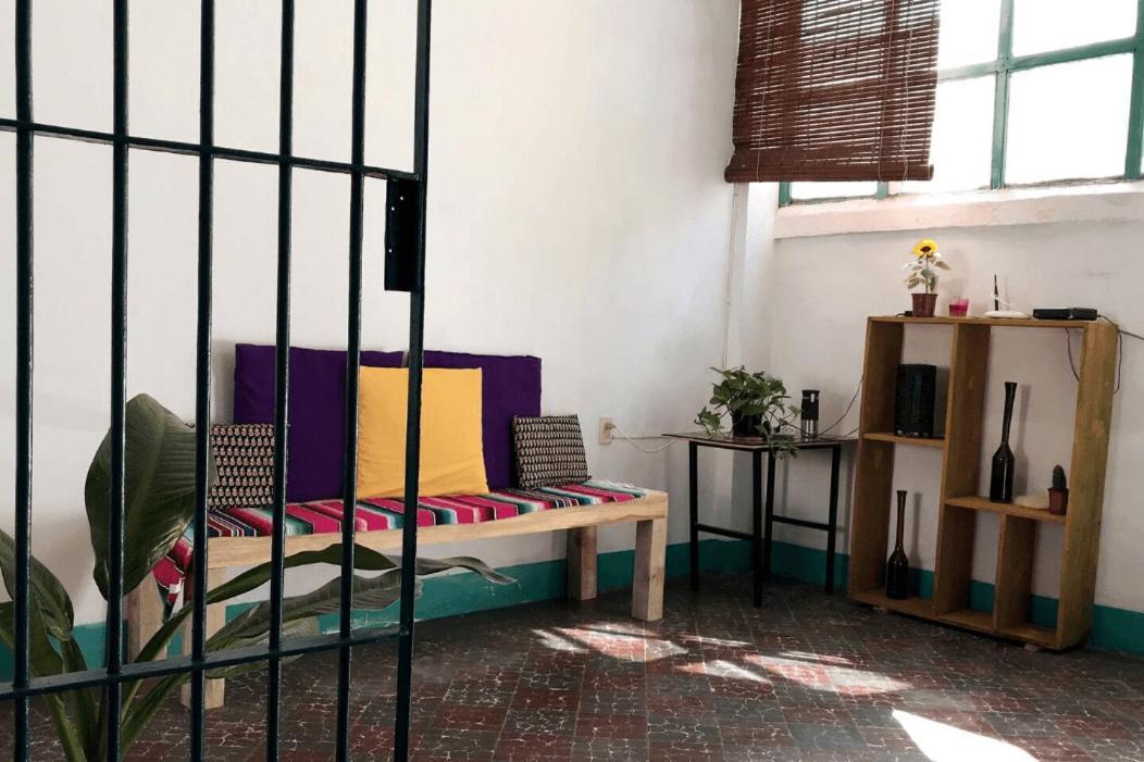 1 Guadalajara Corazon Del Centro Historico Hospedate En Una Casa Antigua En Una Habitacion Sencilla Con Areas Comunes Y Banos Compartidas Dış mekan fotoğraf