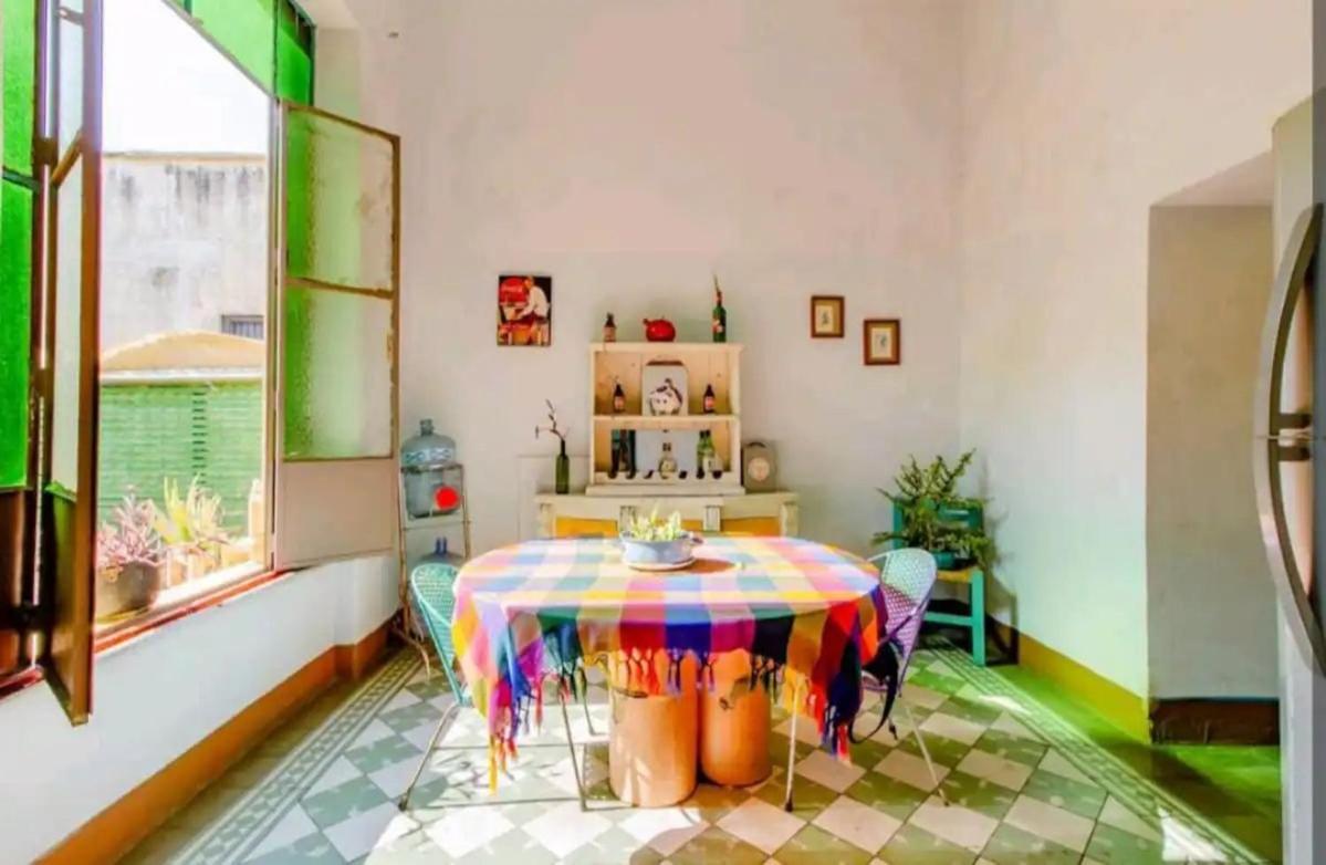 1 Guadalajara Corazon Del Centro Historico Hospedate En Una Casa Antigua En Una Habitacion Sencilla Con Areas Comunes Y Banos Compartidas Dış mekan fotoğraf