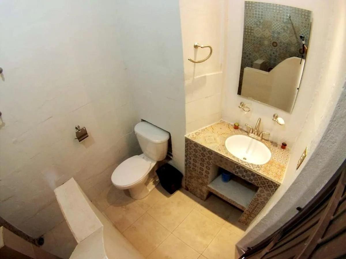 1 Guadalajara Corazon Del Centro Historico Hospedate En Una Casa Antigua En Una Habitacion Sencilla Con Areas Comunes Y Banos Compartidas Dış mekan fotoğraf